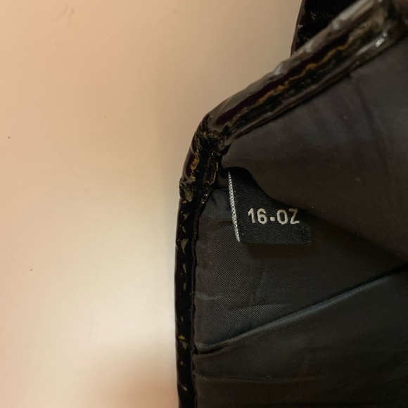 Venum Black Boxing Gloves - Picture 7 of 9